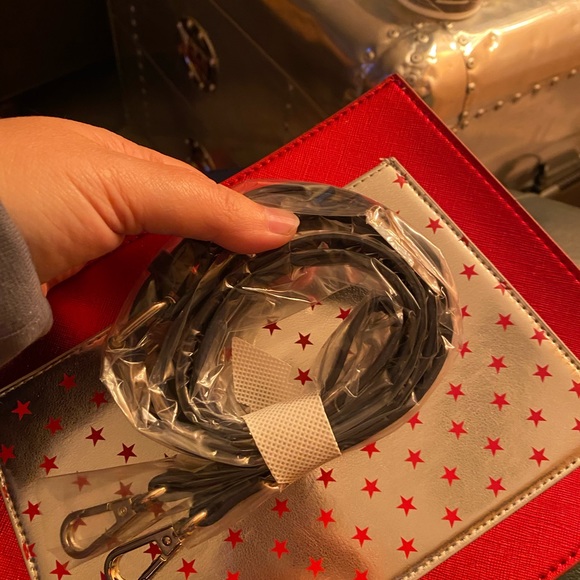 NWT Danielle Nicole Captain America bag - Picture 4 of 5